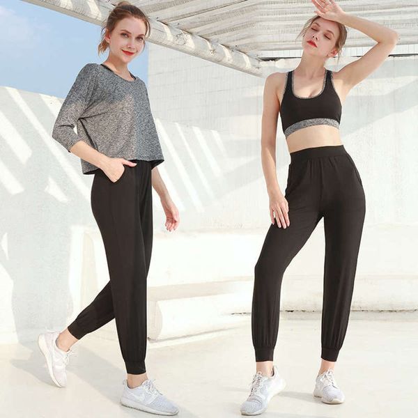 

fitness sports 2019 new women's yoga leisure running suit three piece set, Gray