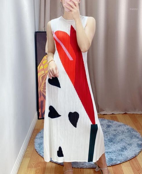 

2020 summer new women's love print dress miyak fold fashion pp series round neck slim long sleeveless dress tied1, Black;gray