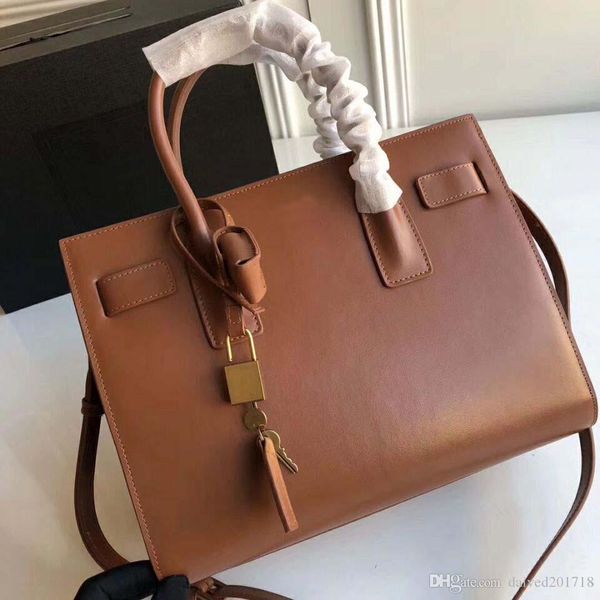 

the new european luxury style shoulder bag handbag paris supermodel catwalk catwalk models made of leather zipper color decoration