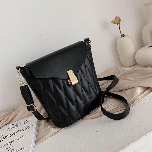 

2020 new ladies bucket bag rhombus retro handbag small square bag shoulder diagonal lock retro bucket