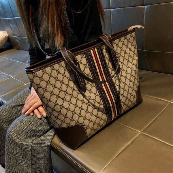 

2022 factory wholesale high capacity women's high sense of foreign style new popular niche french shoulder bag this year qwi8