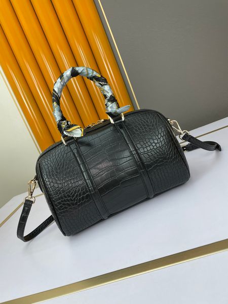 

2022 early spring new crocodile pattern pillow bag 1ba260