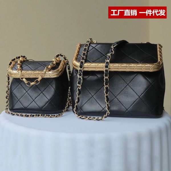 

new style small fragrance box fashion trend lingge chain women's cosmetic clip bag