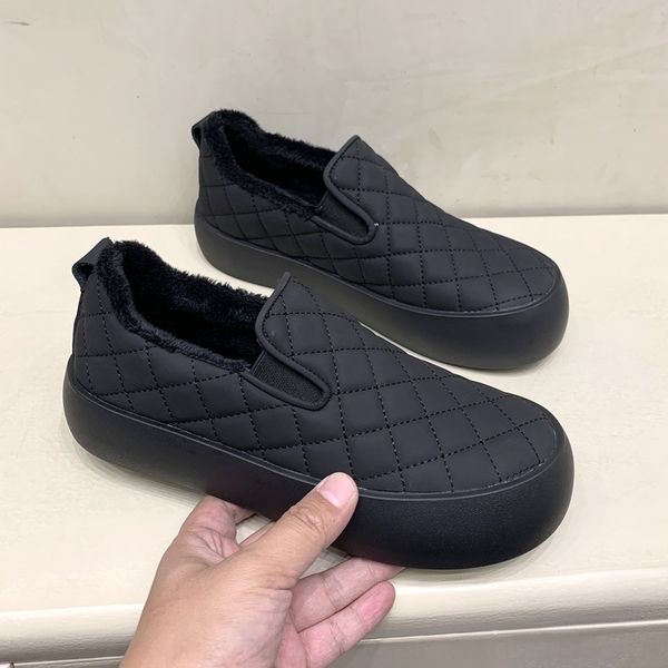 

nzqh shoes fashionleather autumn male shoes men sneakers soft rubber male flats shoe black zapatos outdoor casual walking fit 2021