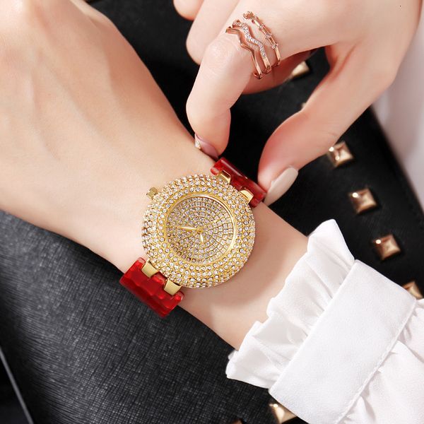 

cacaxi new fashion watches women brand rhinestone case bracelet watch charming golden quartz dress wristwatch a185 y1220, Silver
