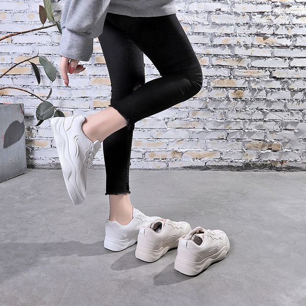 

2019 new sale mens and women running fashional casuai sportsda white designer sneakers walking jogging shoes with box