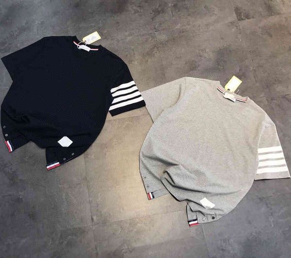 

2022 factory wholesale new high version spring summer fashion mesh neckline with contrast and binding two color casual loose couple short sl, White