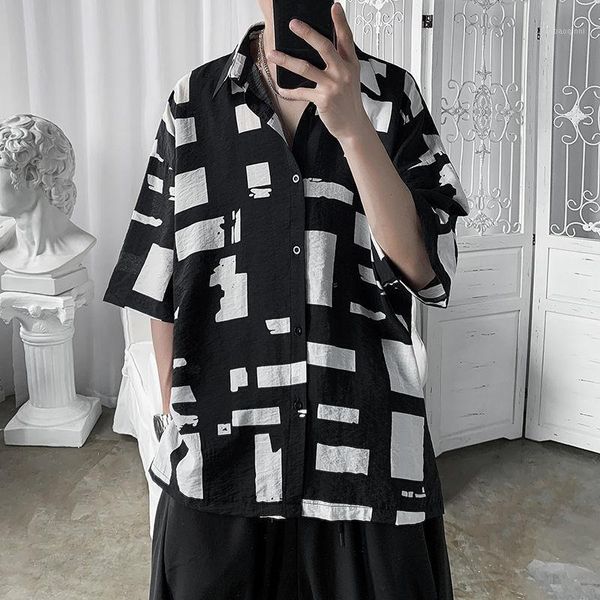 

2020 summer new youth popular korean version printed five-point sleeve shirt fashion casual shirt jacket black / white -2xl1, White;black