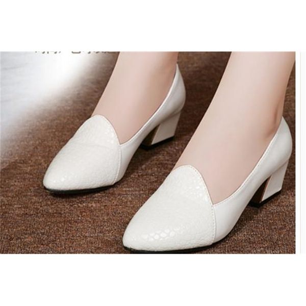 

2021 women's shoes in spring and autumn new style coarse heel pointed end @1009 ezhg, Black