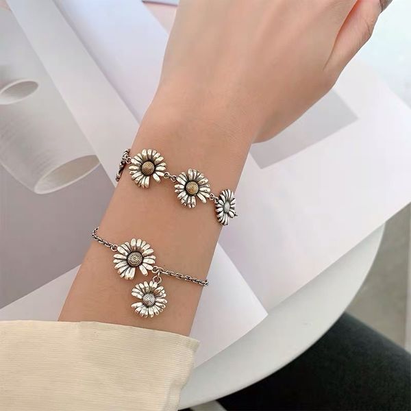 

корея east gate ins просто daisy braceletbracelet braceletfeminine дизайн подсолнечник мода корея east gate ins простого daisy braceletbrace, Golden;silver