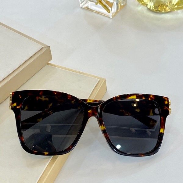 

0102 fashionable women surround sunglasses square shaped frame anti ultraviolet lens made of sheet summer style send box, White;black