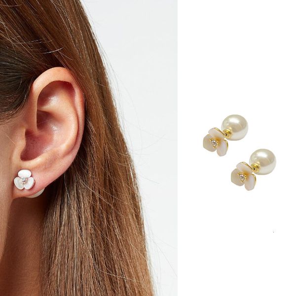 

luxurious flowers, fresh shells, daily earrings and earrings, Golden