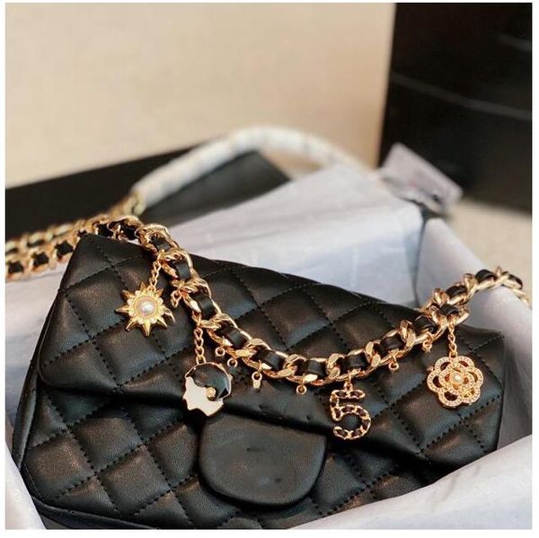 

2021 early spring womens bag shoulder bag metal diamond badge pendant luxurys designers bags messenger bags ing