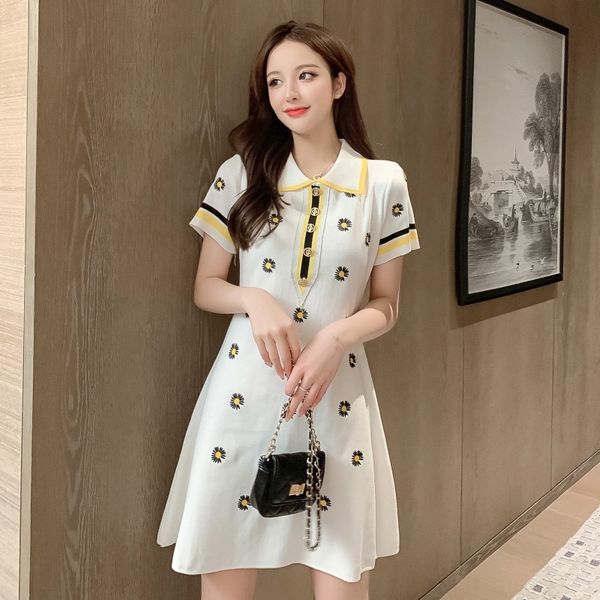 

2020 dress summer korean style new graceful french girl embroidered daisy a-shaped short-sleeved knitted dress pdwzk, Black;gray