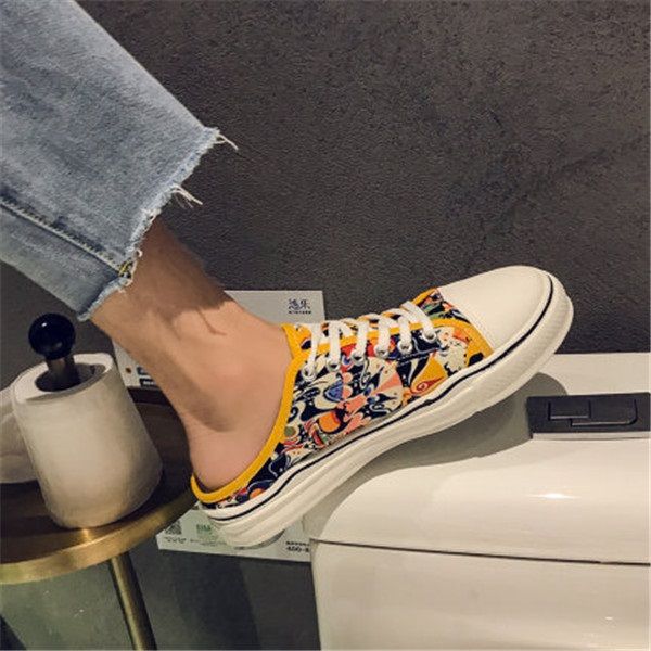 

2021 new non-brand summer half slippers yellow black men's the trend of lazy shoes breathable baotou men's shoes