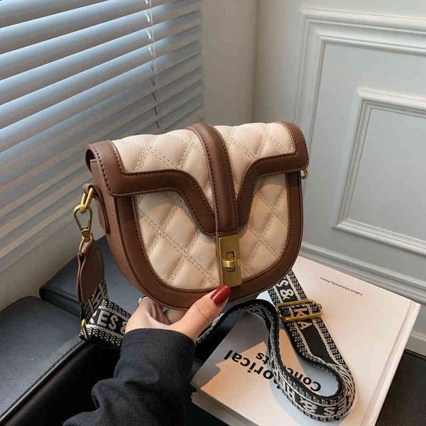 

2022 factory wholesale new color blocking design contrast lock catch flip underarm saddle bag personalized rhombic lattice embroidered wire