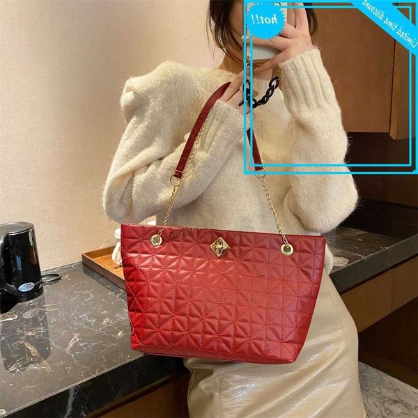 

2020 net red one shoulder korean lingge chain black straddle bag temperament handbag straight