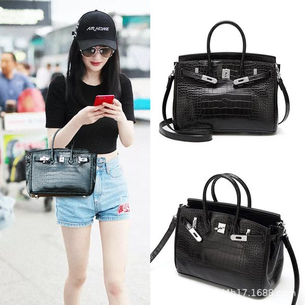 

women's 2019 new autumn and winter matte crocodile pattern fashion atmosphere tide portable single shoulder messenger bag