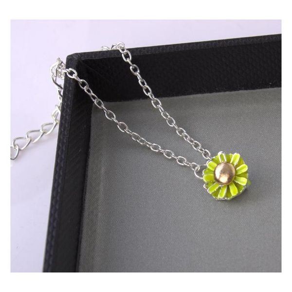 

simple and elegant exquisite cute little daisy flower bracelet female link 925 silver heart pendant whole sqctwb beauty888, Black