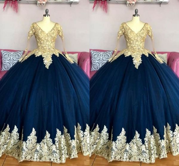 Золотое украшение Applique Quinceanera Платья с длинным рукавом 2022 V-образным вырезом Бальное платье Tulle Prom Formal Sweet 15 Girls 16 Pageant