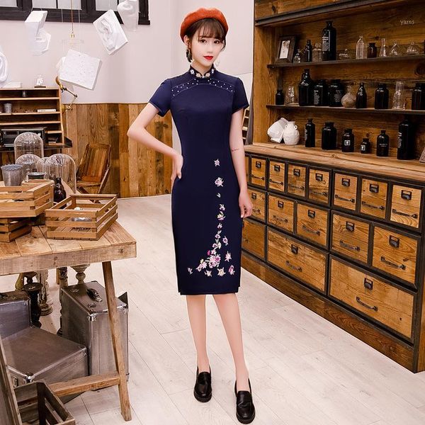 

plus size 4xl mid-length qipao satin embroidery flower party dress chinese style spring summer new cheongsam1, Red