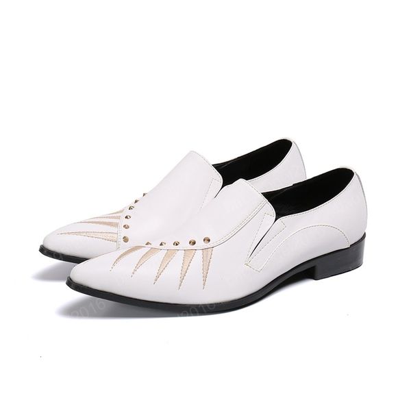 Branco mens clássico sapatos cravos mocassins europeu homens vestido sapatos de couro genuíno zapatillas hombre rebites sapatos formais sapatos