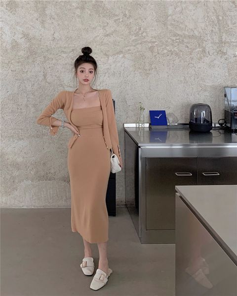 

2020 new knitted cardigan + chest wrap suit / high waist skirt