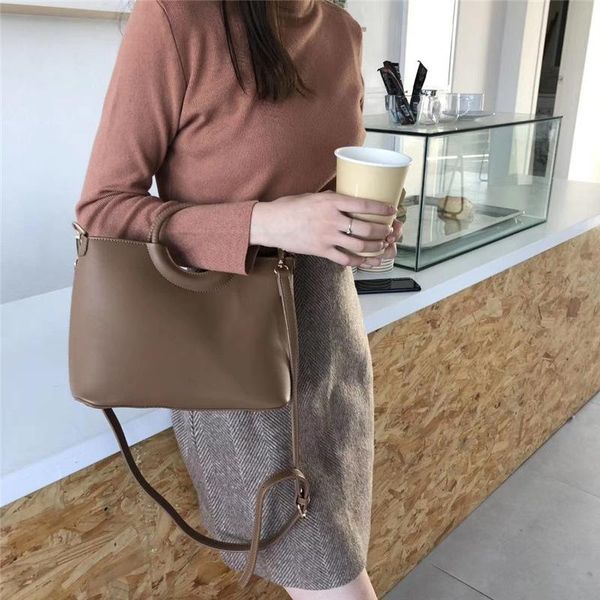 

2020 spring and summer new leisure messenger tapes ring bucket bag hand bag