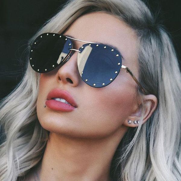 

2021 oval women sunglasses crystal rivet designer ladies fashion frameless sun glasses classic designer shade uv400, White;black