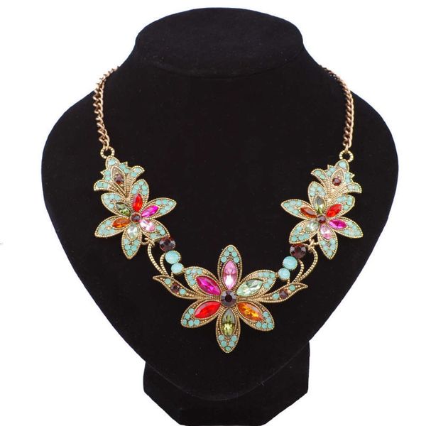 

inlaid luxury fashion necklace beautiful flower diamond women's necklace jewelry clavicle chain, Silver