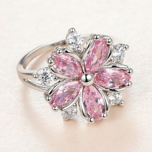 Anello di pietra di cristallo rosa femminile di lusso Anello di nozze sottili di colore argento per le donne Promessa di fidanzamento con zirconi di fiori da sposa