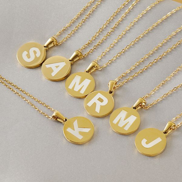 Rodada 26 Letras Iniciais Capital A para Z Alfabeto Pingente de Aço Inoxidável Ouro Personalizado Nome Personalizado DIY Charme para Pulseira Cadeia Colar Casal Amantes