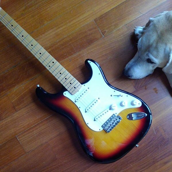 

st-t sunburst st made in japan electric guitar