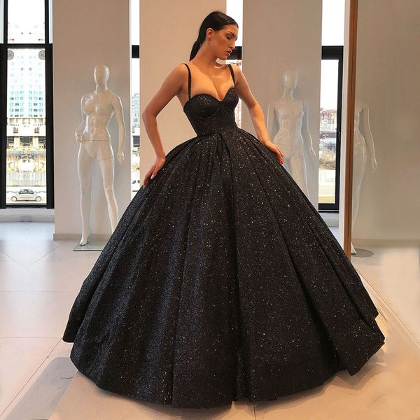 Elegantes Abendkleid im arabischen Dubai-Stil mit Spaghettiträgern und glitzerndem Stoff für besondere Anlässe, maßgeschneidert