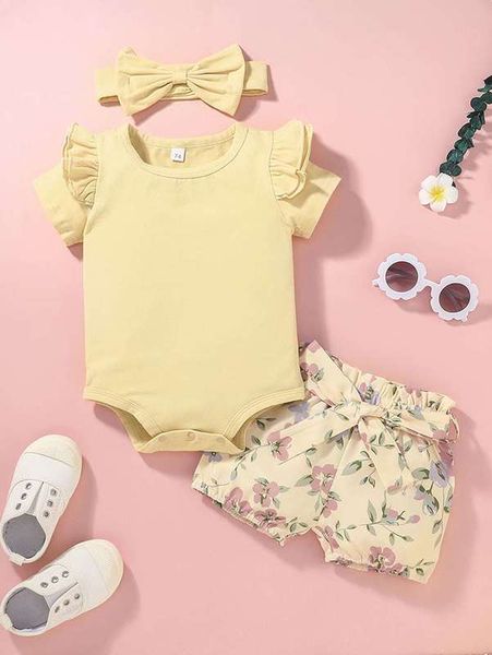 

baby girl ruffle trim bodysuit & floral shorts & headband she, White
