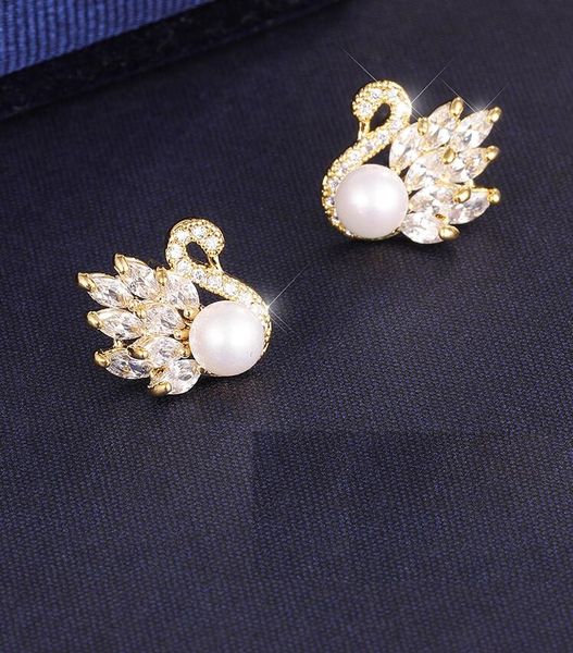 

2020 new port style elegant temperament delicate swan pearl small earnail female sterling silver zircon blasting simple earrings 136, Golden;silver