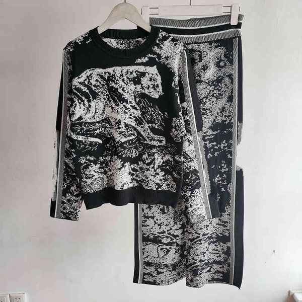 

2022 factory wholesale new early autumn animal jacquard round neck long sleeve wool pullover sweater extension pants two-piece set, Gray