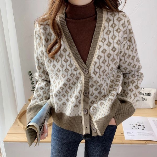 

2021 new retro diamond v-neck knitted cardigan women's autumn and winter style lazy temperament contrast sweater coat 3t1g, White;black