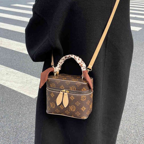 

2022 latest handbag factory store on women's mini rhomboid printed single shoulder messenger portable 1xhp