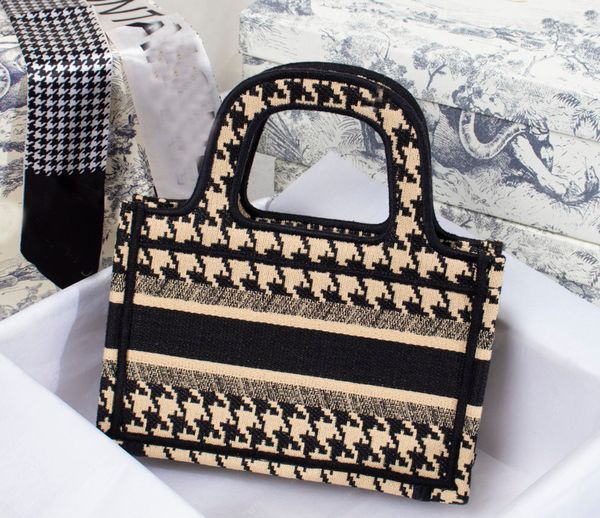 

2020 new embroidery luxury mini totes paris designer handbags fashion retro ethnic style canvas handmade embroidery pattern shopping bag