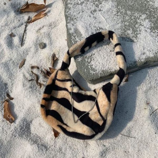 

2020 luxury handbags winter faux fur bucket bag vintage velvet tote bags messenger bags designer brand shoulder crossbody bag c1223