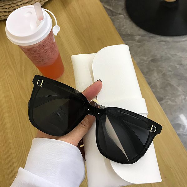 

korean version of online red rimless black polarizing for women with big frame round face, thin sunglasses and box glasses, White;black