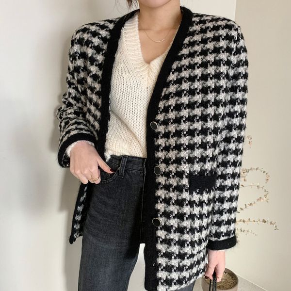 

2021 New Female Winter Retro Woolen Around the Single Neck Plaid Thick Jacket Quilted Warm Black White Houndstooth Wool YJWB