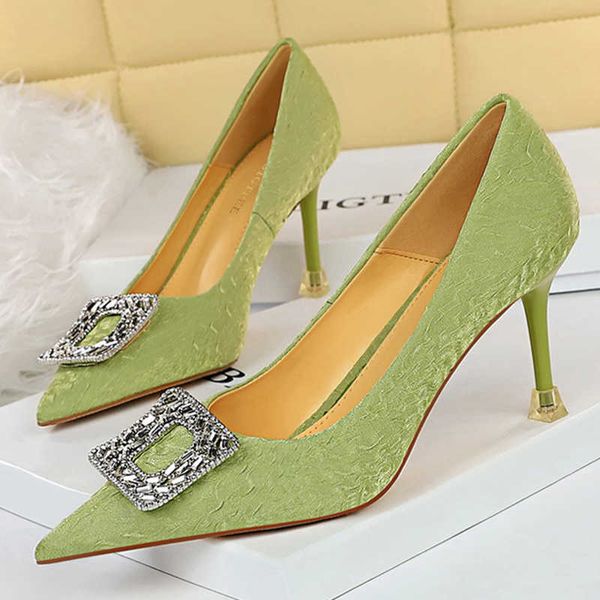 

famous brand 2022 fall luxury women green thin high heels pumps pointed toe diamond beige crystal silk prom large size 43 shoes designer cla, Black