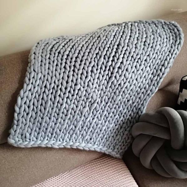 

chunky knitted throws blanket ultra plush decorative chunky throw blanket queen bedroom1