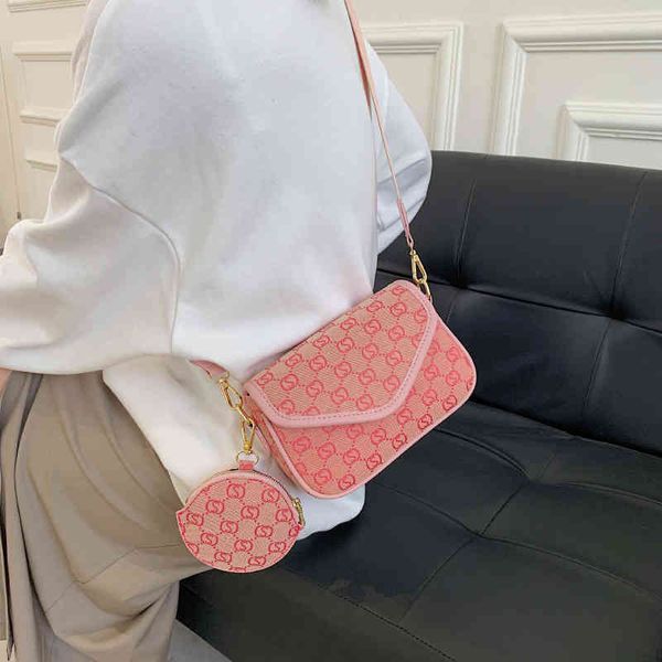

2022 latest handbag factory store child mother bag female autumn one shoulder small square bag female simple envelope bag 86sj, Black;red
