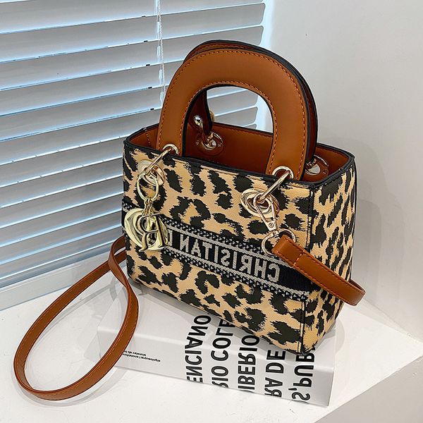 

small bag women's autumn versatile 2021 new fashion niche leopard print diana high sense foreign style messenger