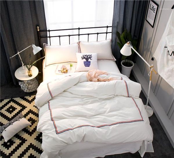 

bedding sets 4pcs 100%cotton soft bed sheet set white grey  king size girls embroidery duvet cover pillowcase1