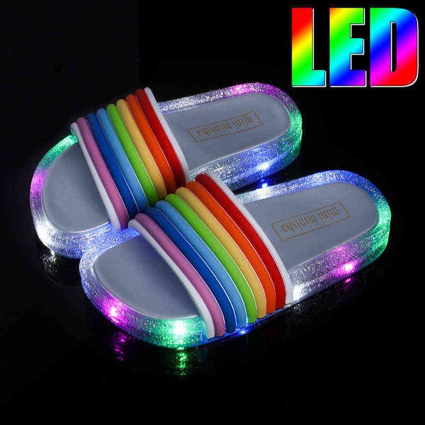 Yeni Yaz Çocuk Led Toncıları Kız Terlikleri için PVC Slip Slip Rainbow Işıklı Plaj Sandalet Çocuk Ev Banyo Flip Flops Y220307