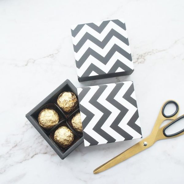 

8.9*8.9*3.5cm black white wave pattern 10 set chocolate paper box valentine christmas birthday party gifts packing boxes1